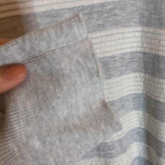 DESIGN HISTORY Charlotte Balloon Sleeve Pullover Size: XL - Picture 8 of 9